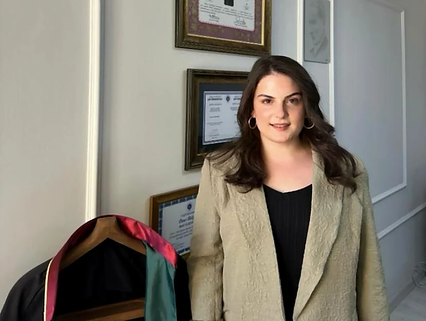 Av. Betül Albayrak, Sivas'taki hukuk bürosunda